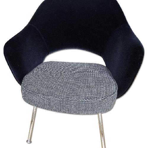 Used Knoll Saarinen Executive Black/White Armchairs - Set of 2 for sale on AptDeco