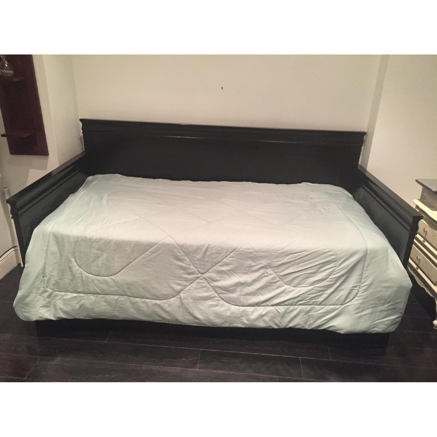 Black Finish Daybed with Trundle!!! - image-2