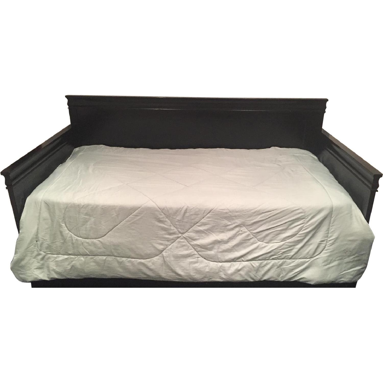 Black Finish Daybed with Trundle!!! - image-4