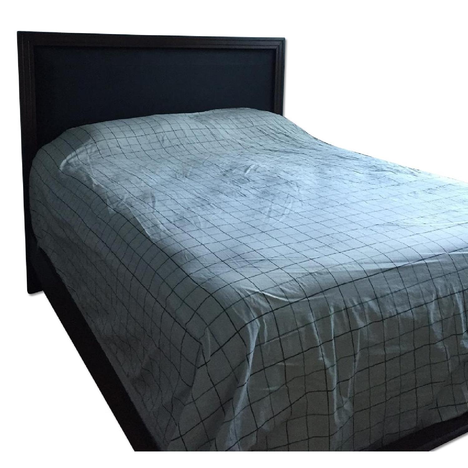 Rooms To Go Queen Size Bed Frame w/ Headboard AptDeco