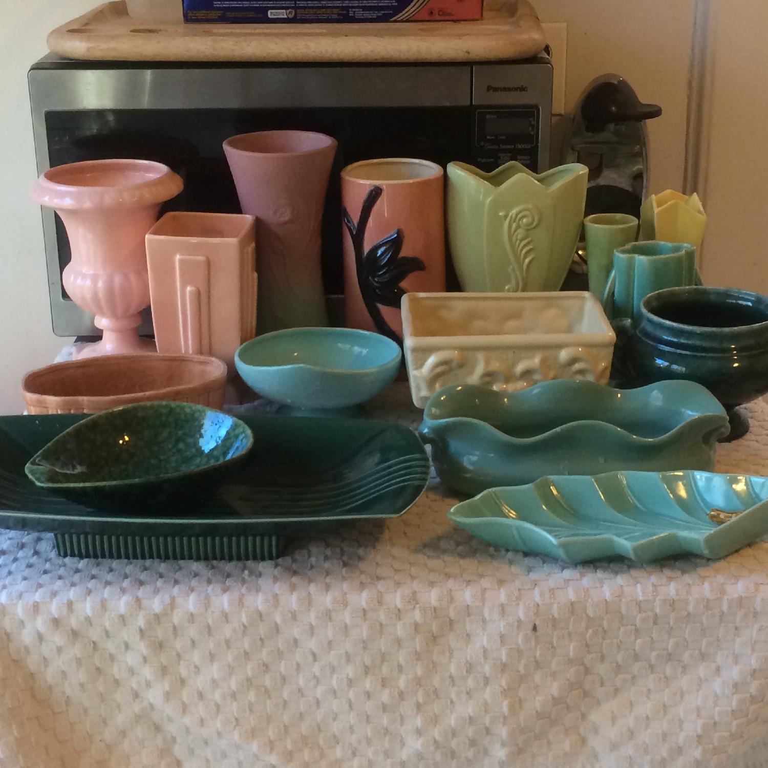 Mid Century Ceramics - Set of 16 - image-1
