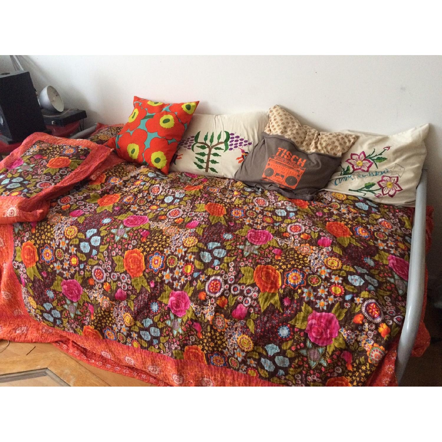 Super comfortable twin daybed! - image-1