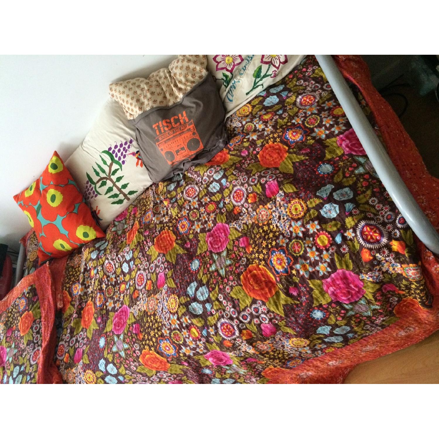 Super comfortable twin daybed! - image-2