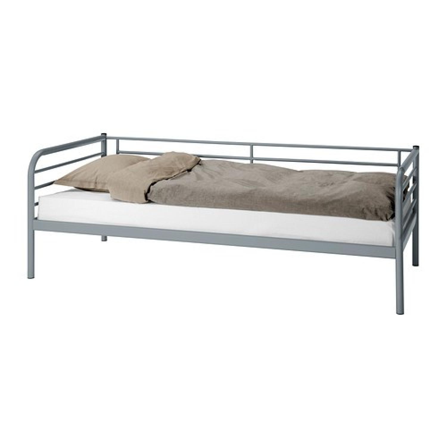 Super comfortable twin daybed!