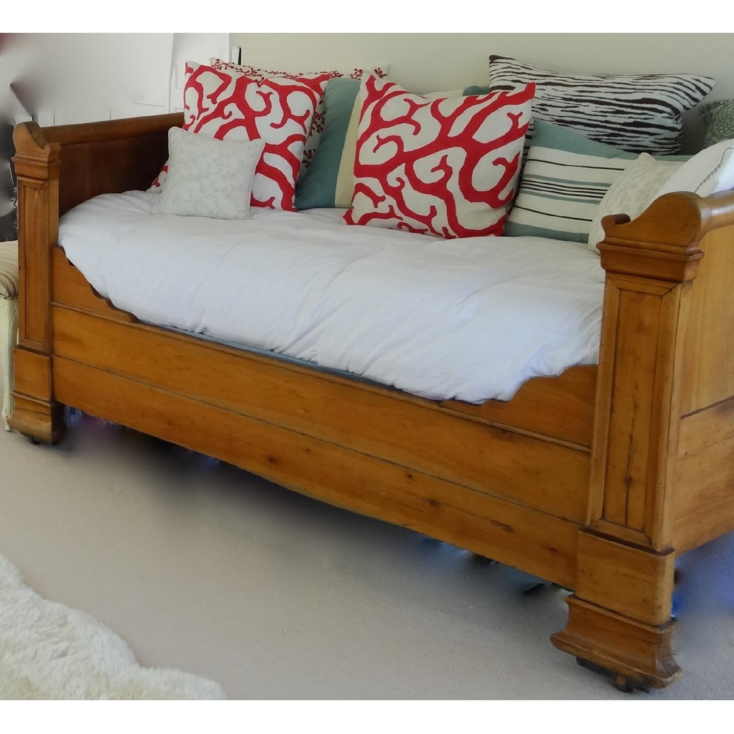 Antique Louis Philippe French Walnut Daybed - Thumbnail 2