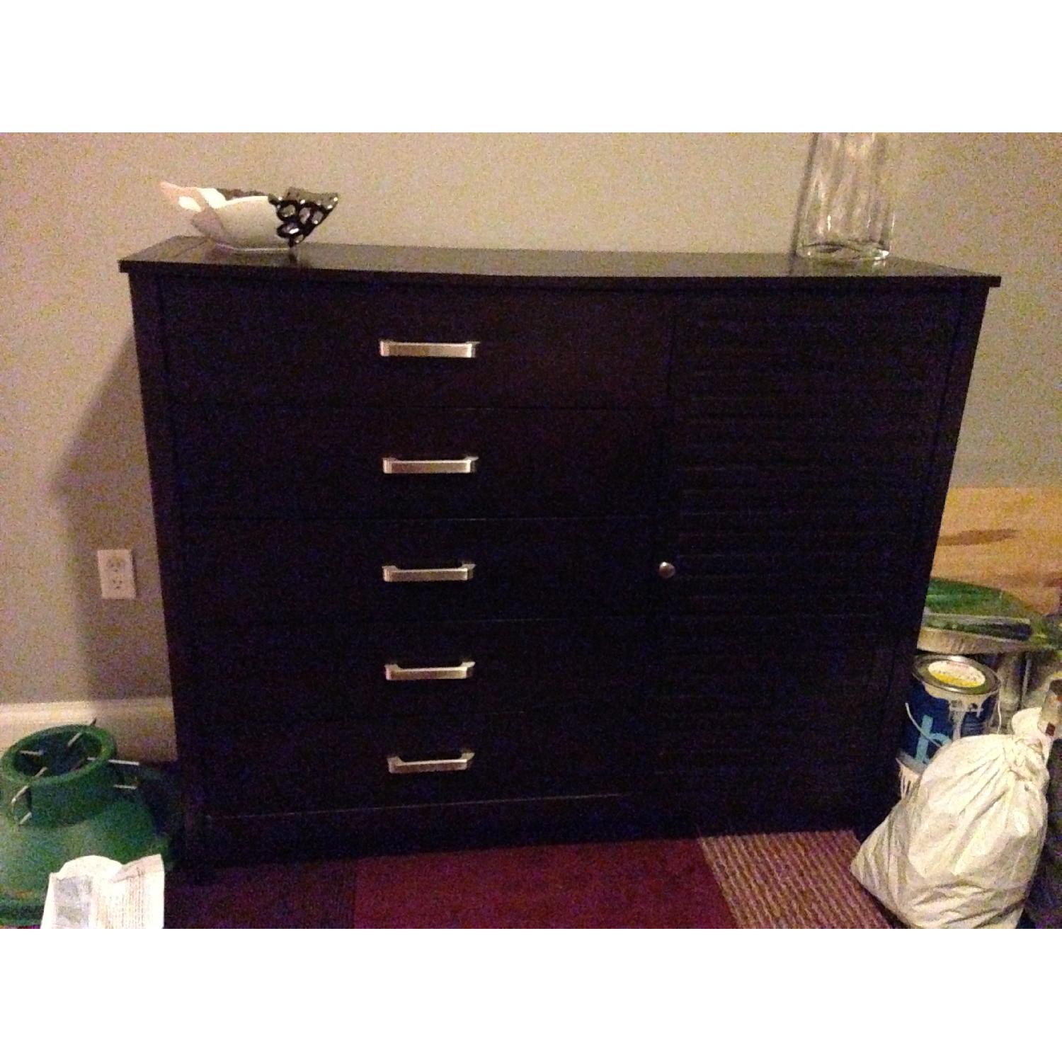 Bob's Furniture Large Dresser AptDeco