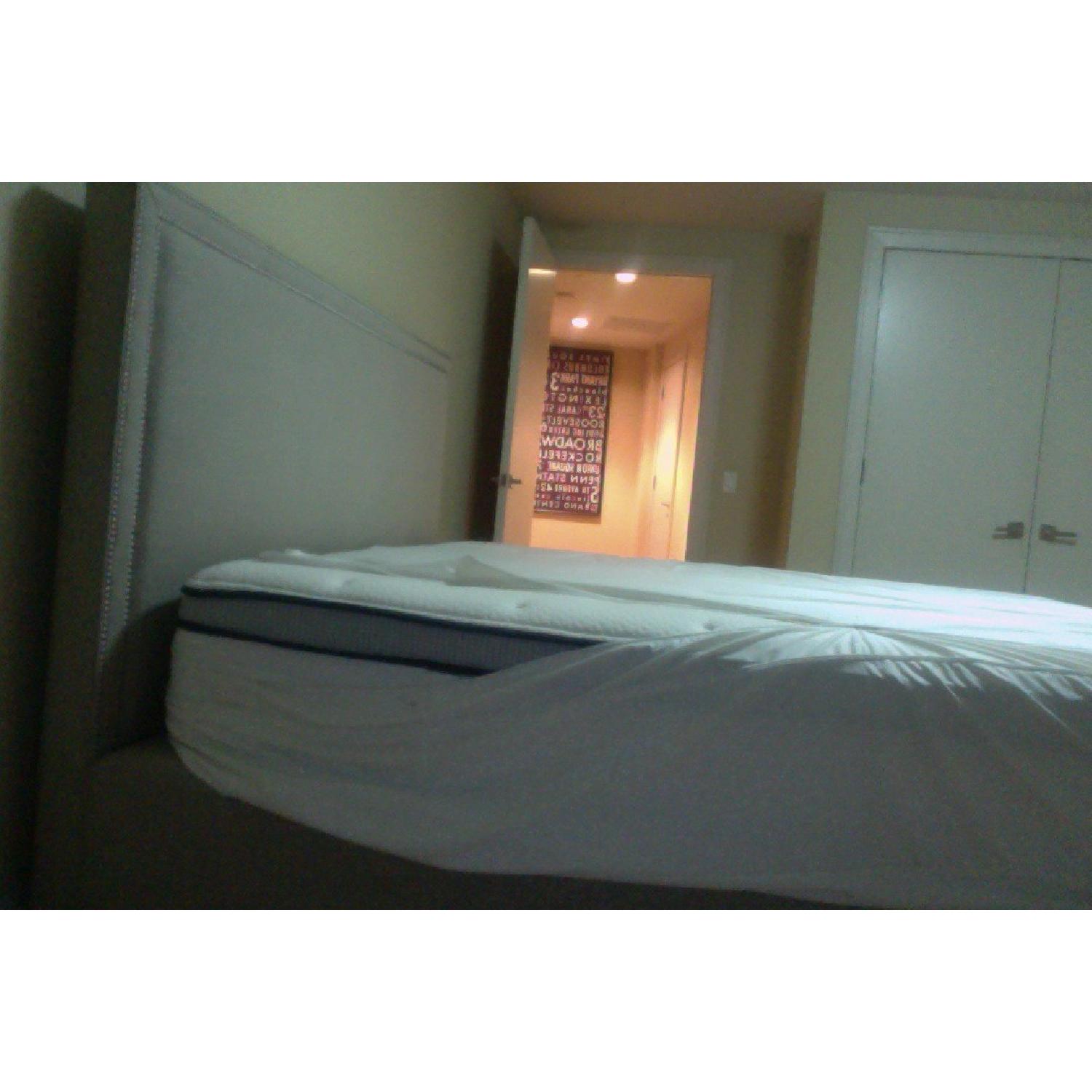 Mitchell Gold + Bob Williams The Dr.Breus Bed King Size Bed - image-2