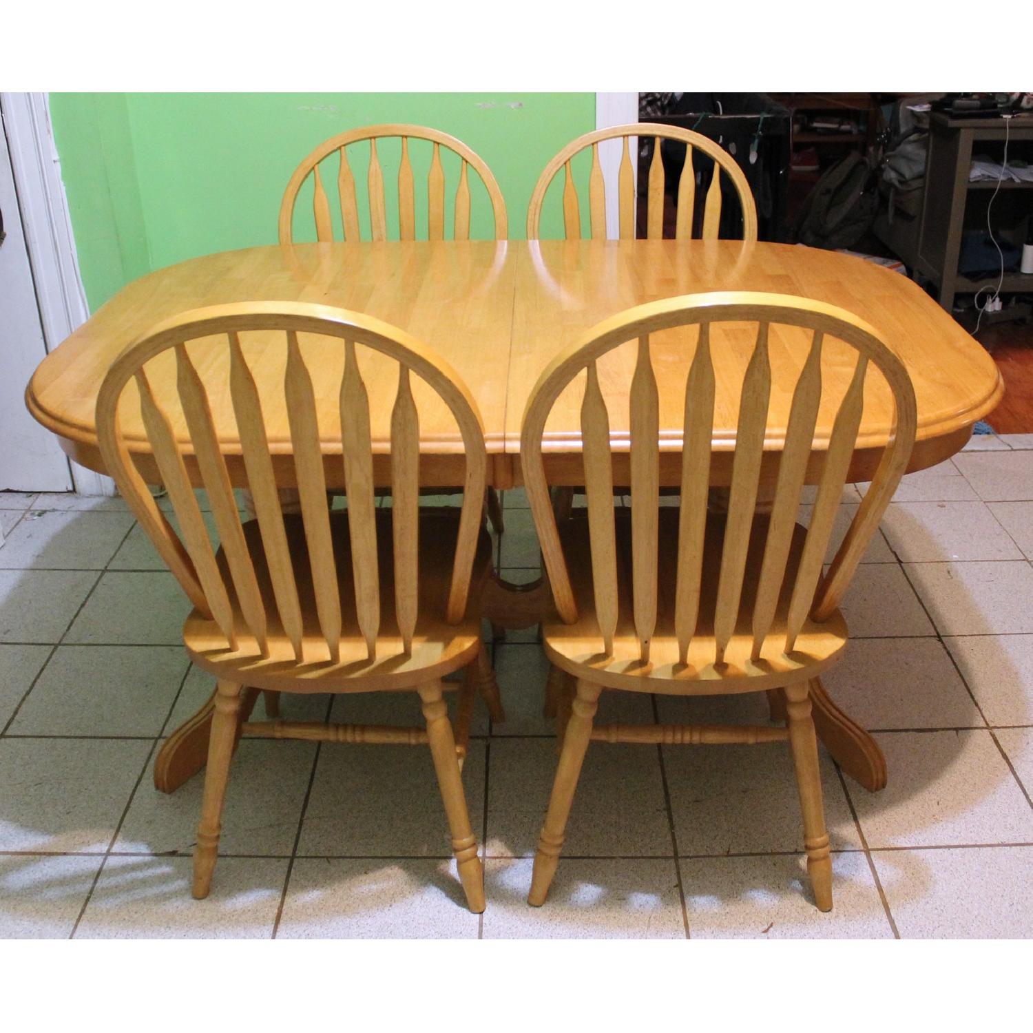 Senator's Brooklyn Solid Wood Country Extendable Dining Table w/ 4 Chairs - image-1