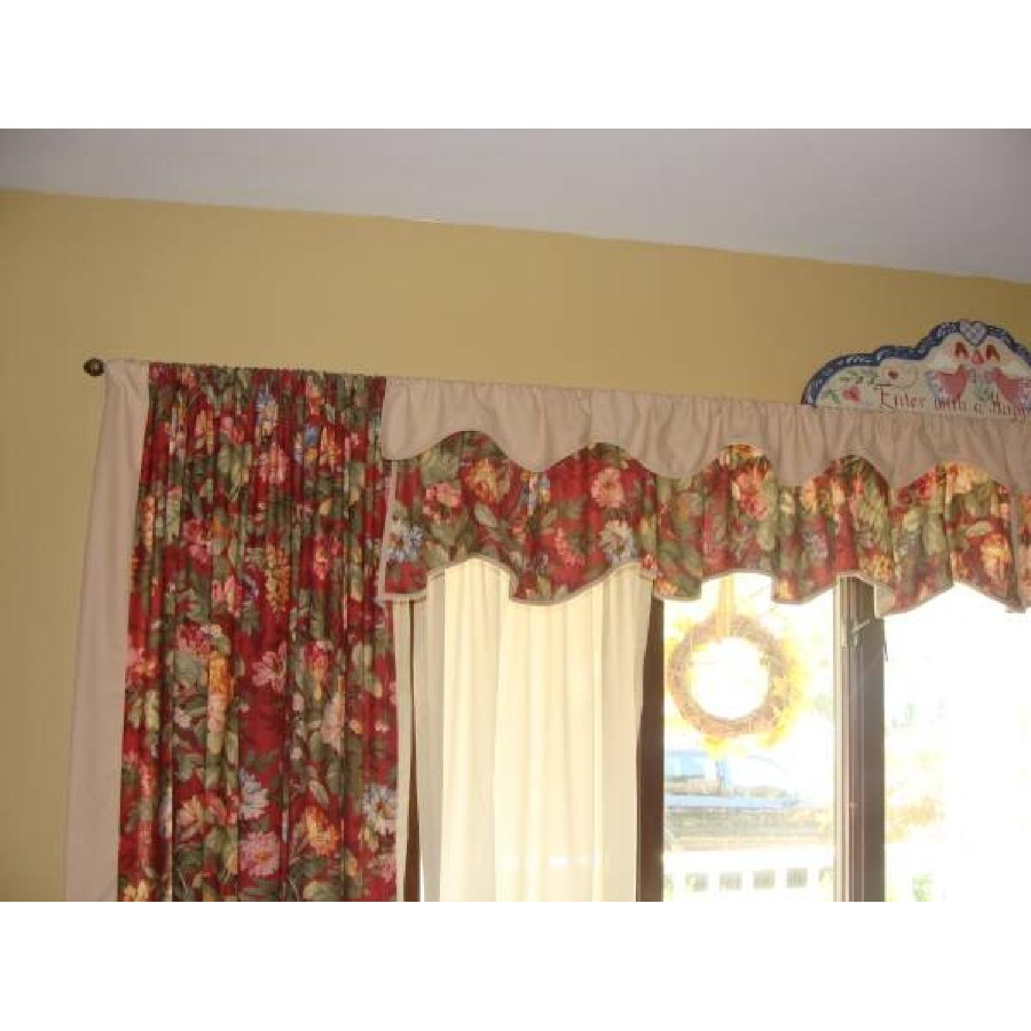 Thomasville 3 Piece Living Room Set - image-3