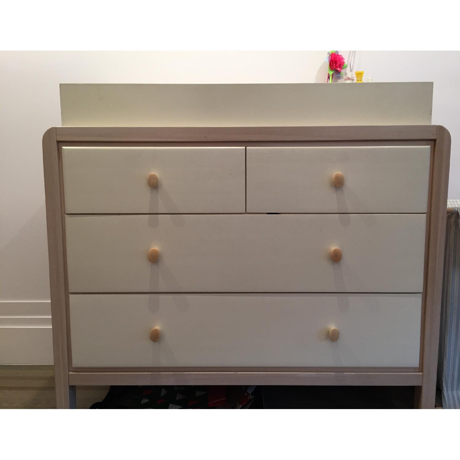Q Collection Full Size Solare Crib + Matching Dresser w/ Removable Changing Table - image-5