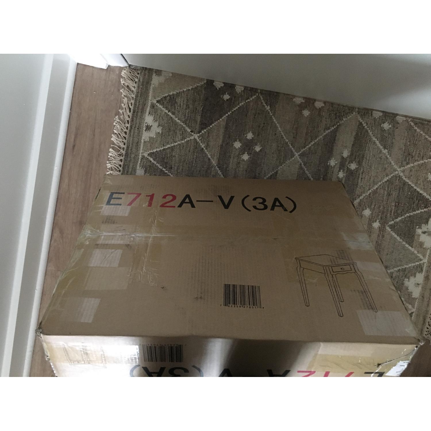 Pinckney End Table w/ Drawer - image-4