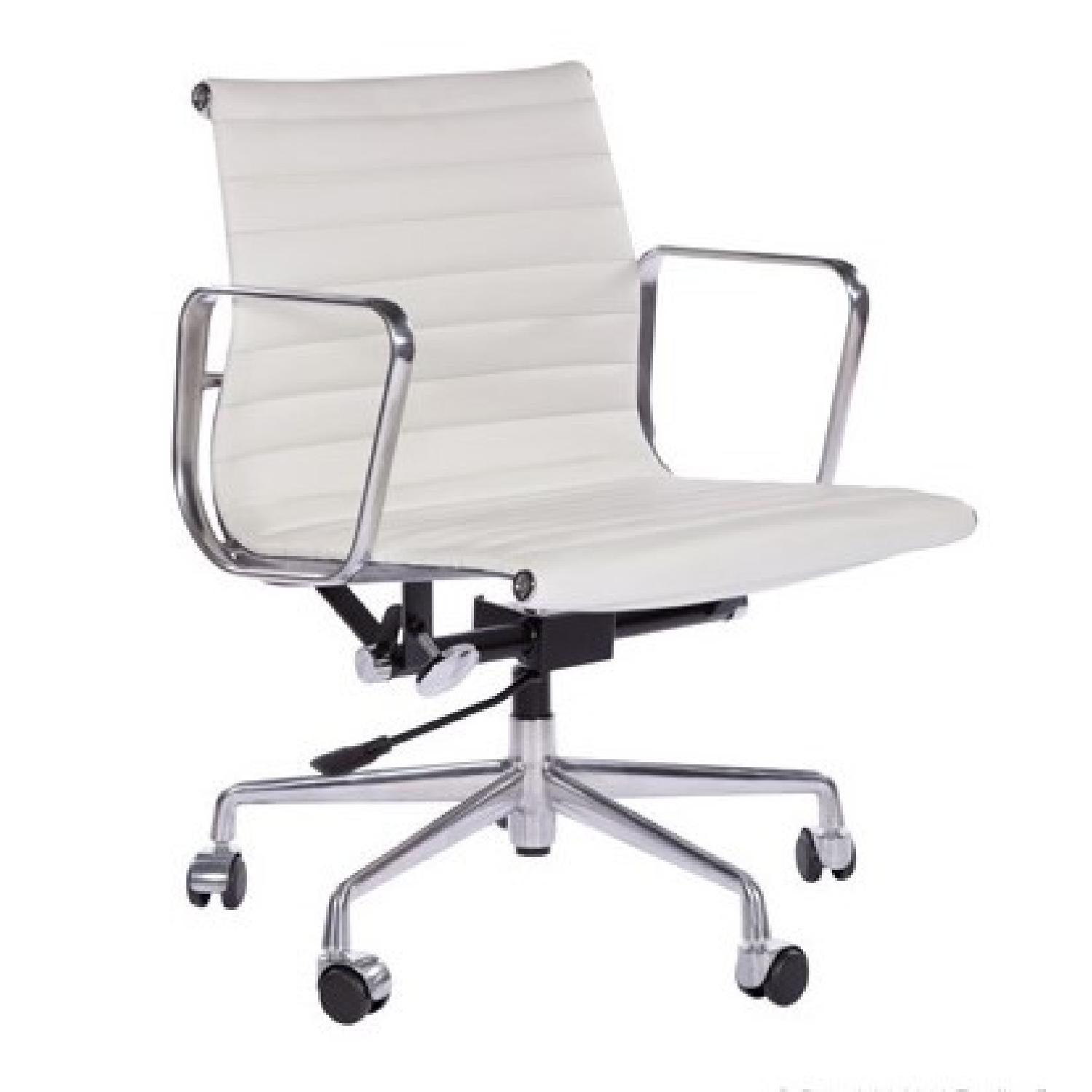 Eames Aluminium Group Management Style Office Chair Replica in White - image-0