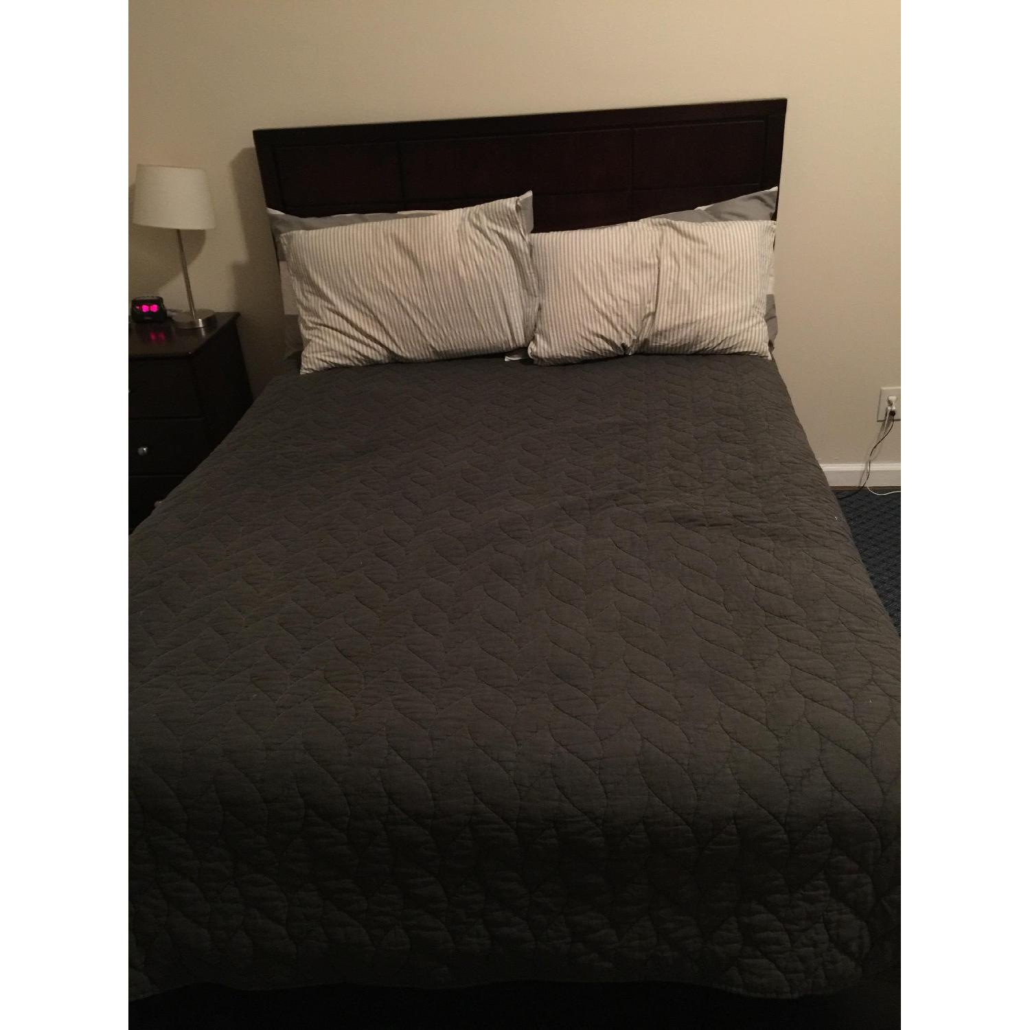 Raymour & Flanigan Kian Queen Platform Bed - image-1