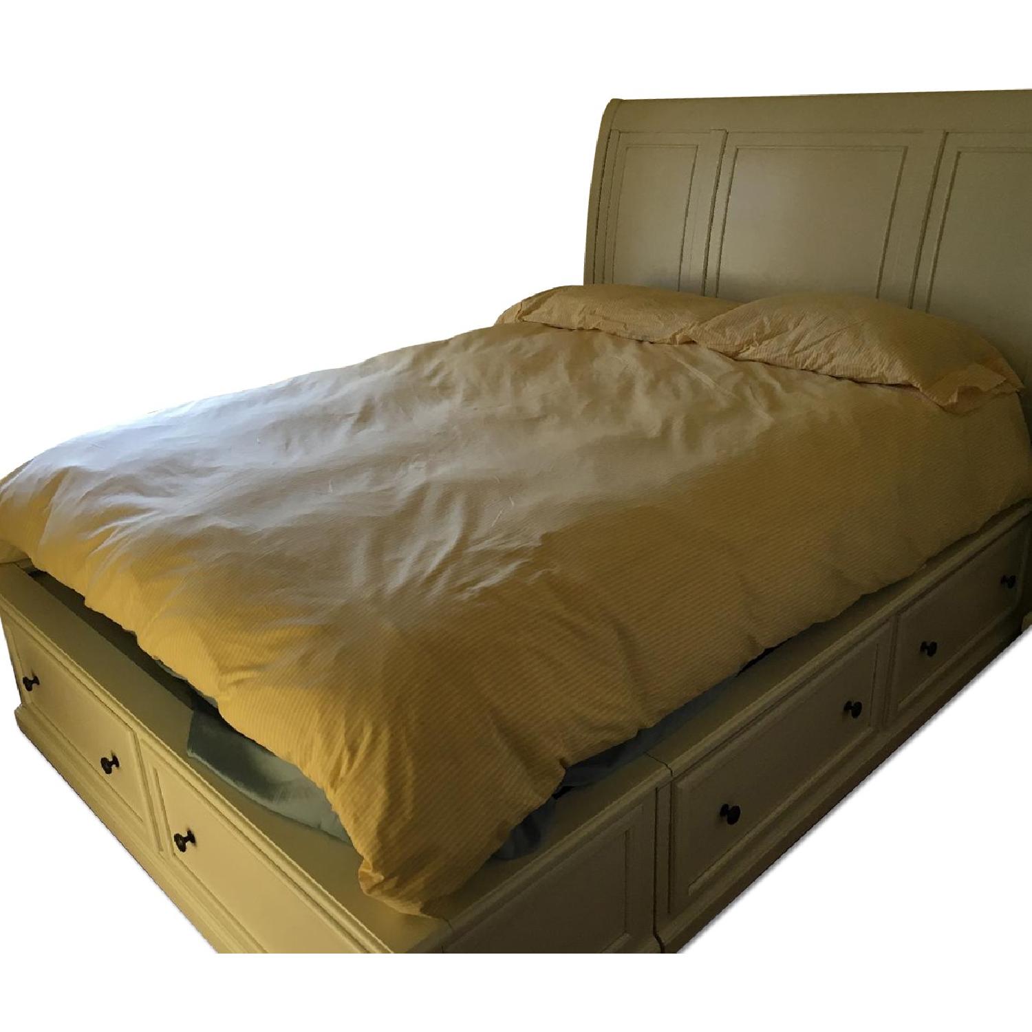 Hanover Queen Storage Bed in White - image-0