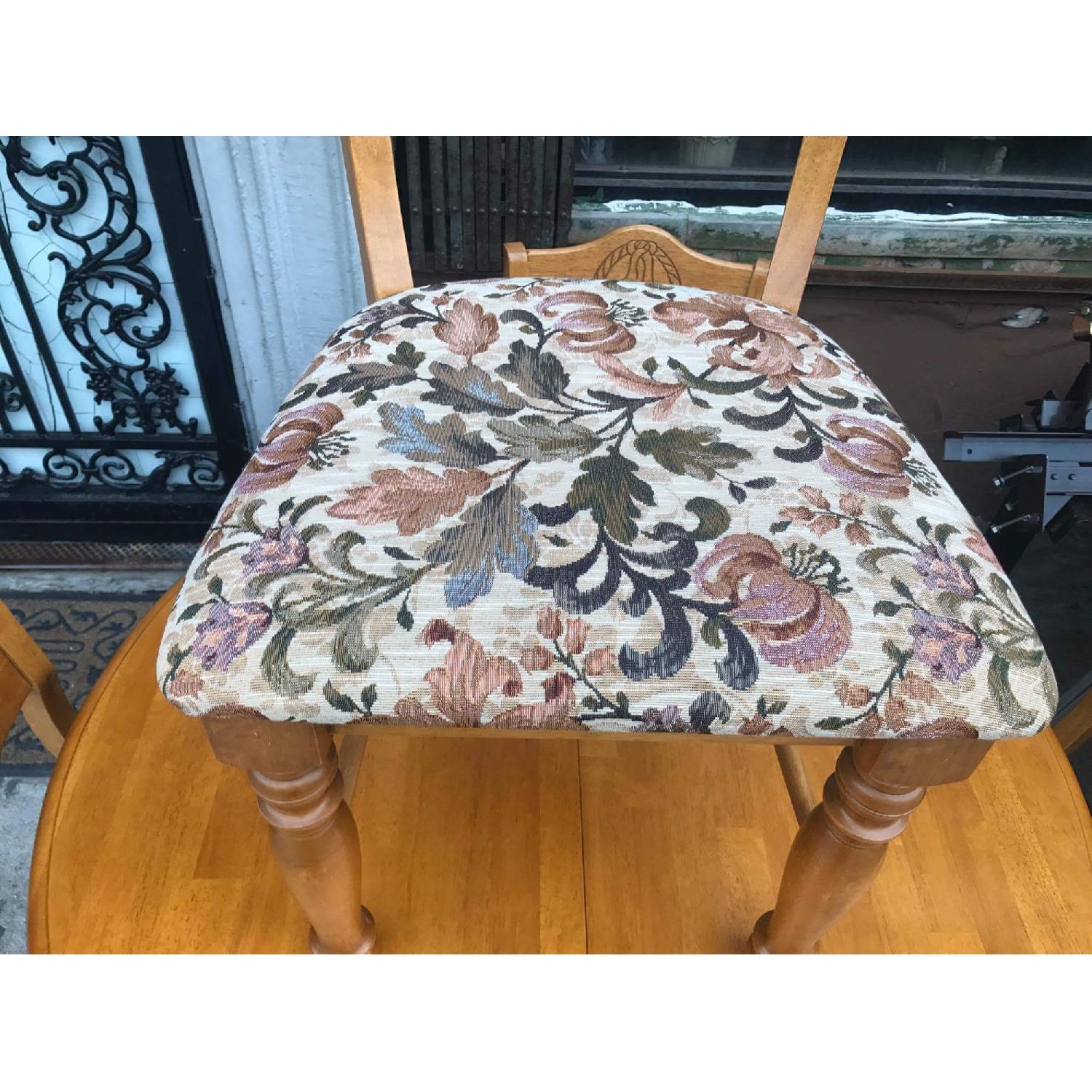 Expandable Kitchen Table w/ 4 Chairs - image-6