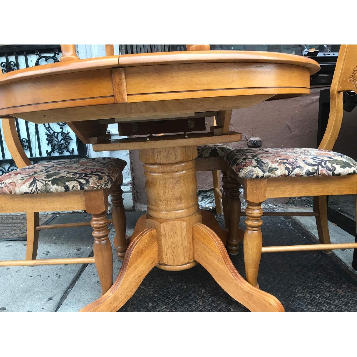 Expandable Kitchen Table w/ 4 Chairs - image-9