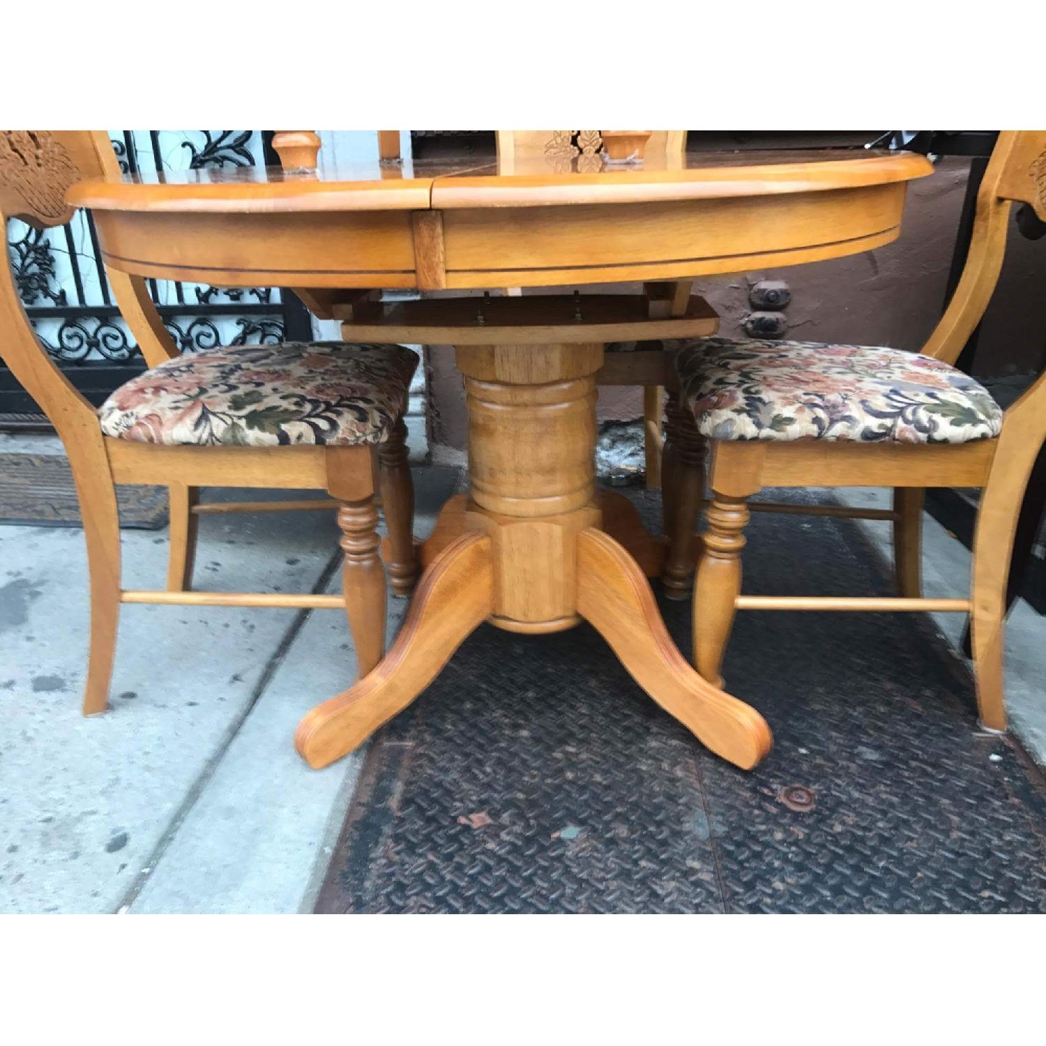 Expandable Kitchen Table w/ 4 Chairs - image-10