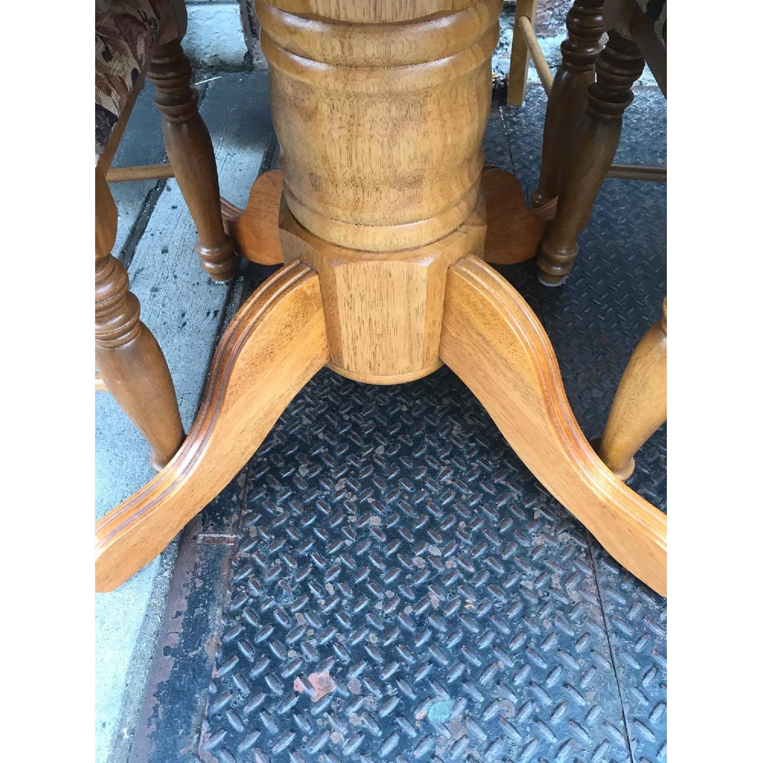 Expandable Kitchen Table w/ 4 Chairs - image-11