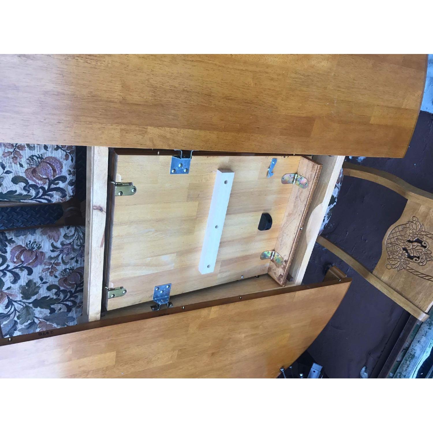 Expandable Kitchen Table w/ 4 Chairs - image-12