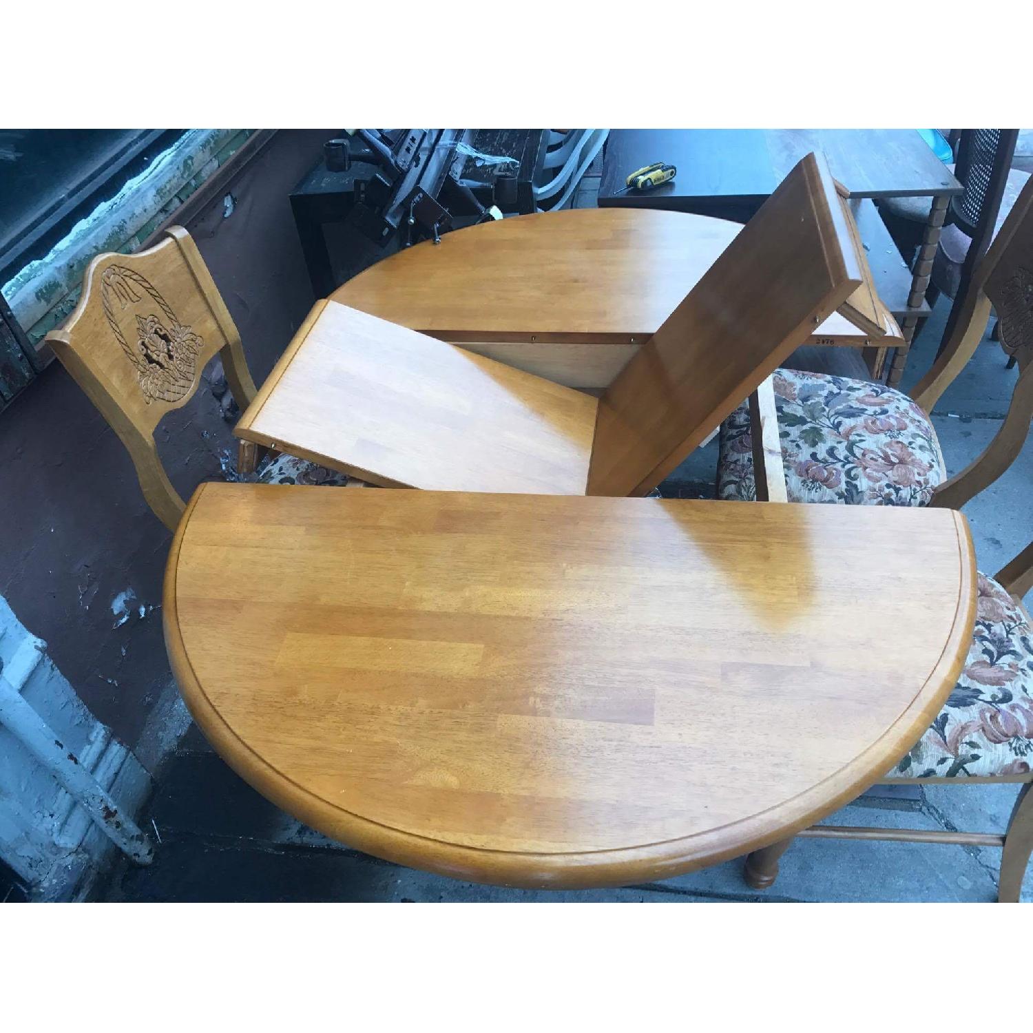 Expandable Kitchen Table w/ 4 Chairs - image-13