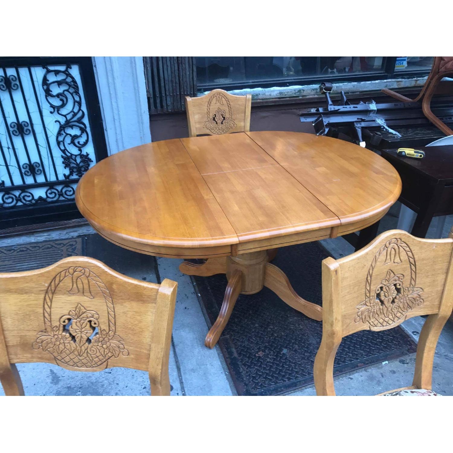 Expandable Kitchen Table w/ 4 Chairs - image-18