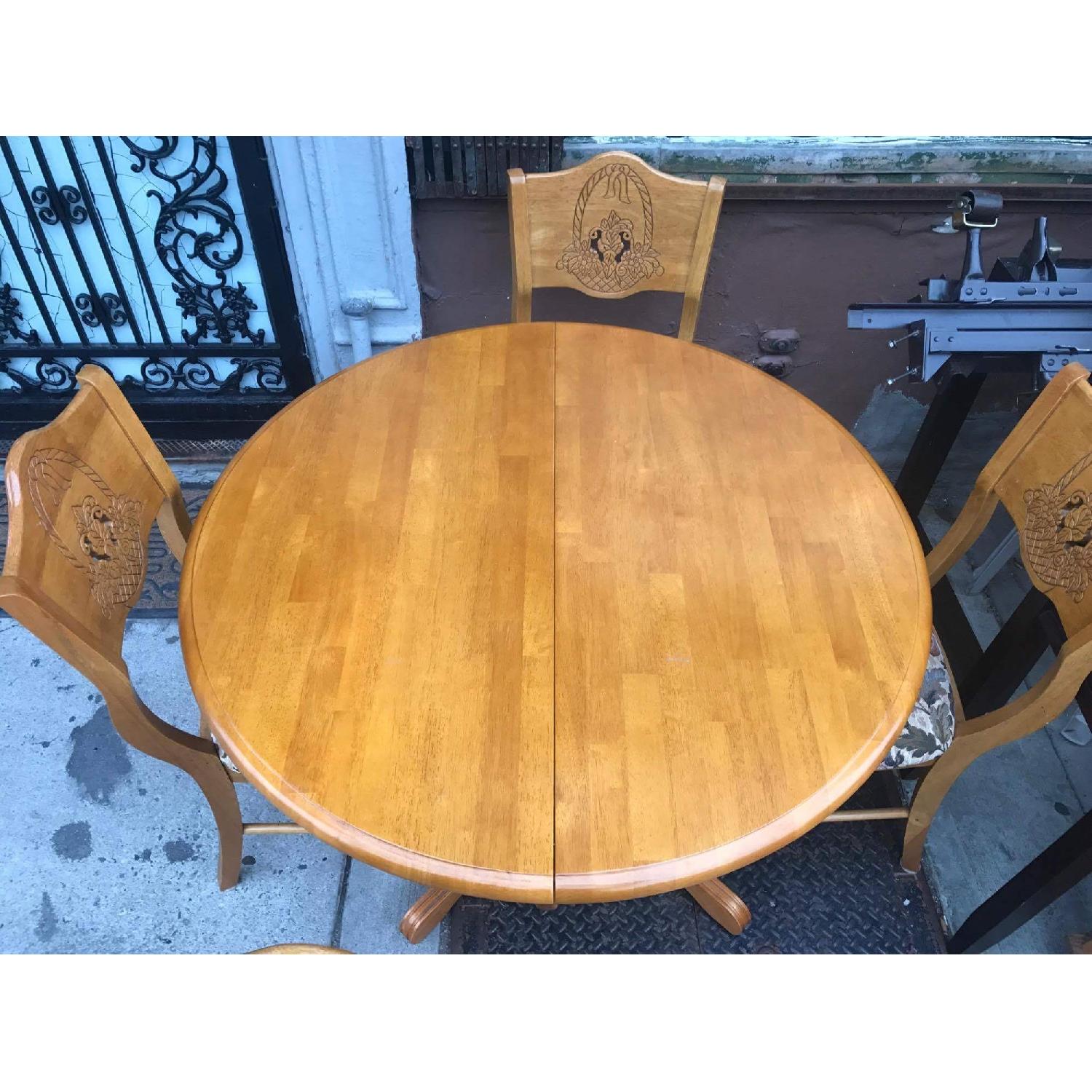 Expandable Kitchen Table w/ 4 Chairs - image-19