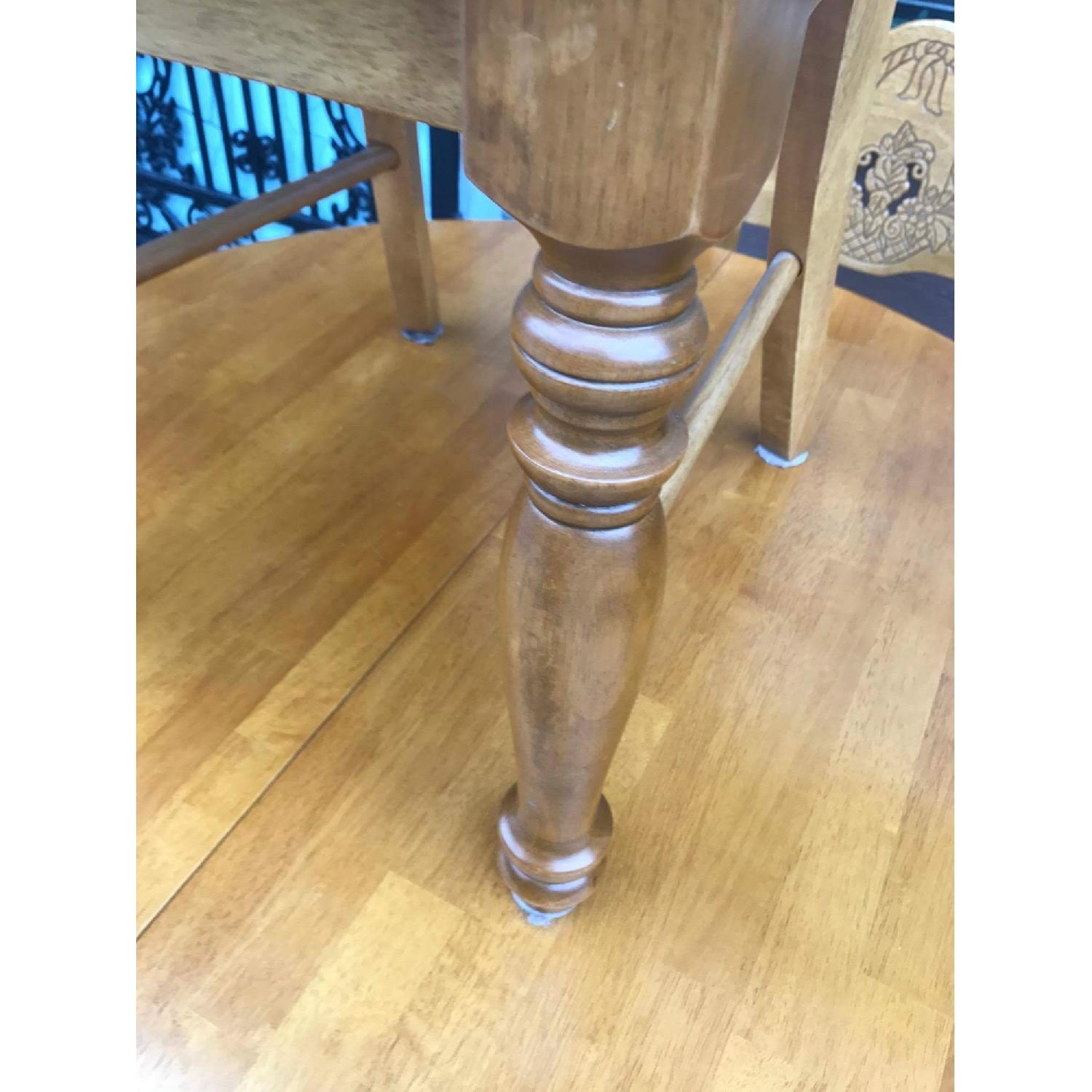 Expandable Kitchen Table w/ 4 Chairs - image-22