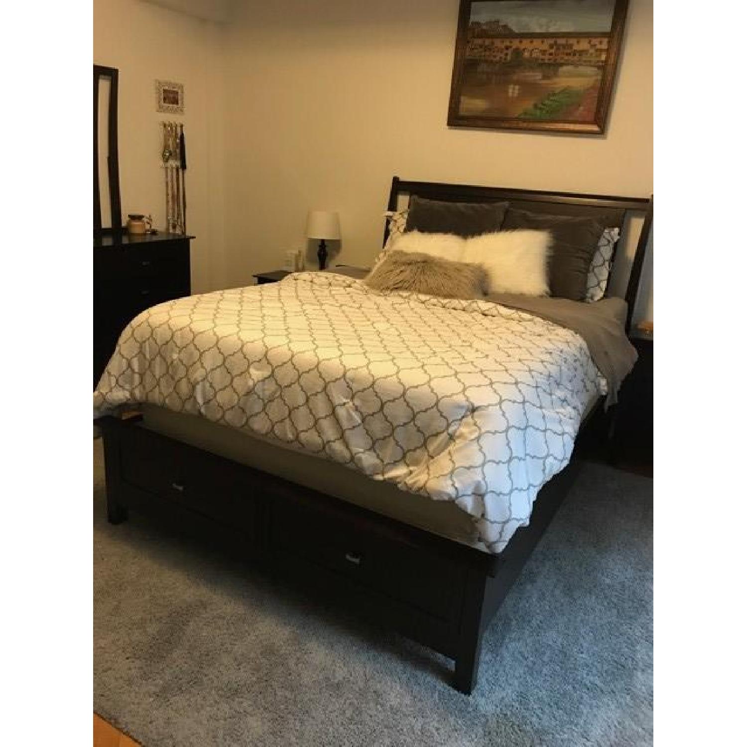 Bob's Queen Size Bed w/ Storage AptDeco