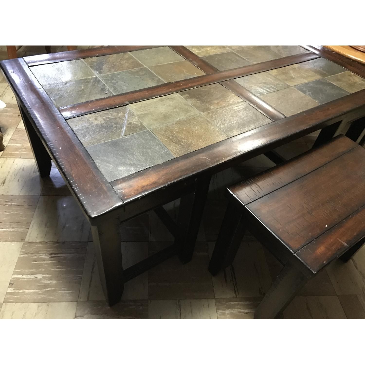 Raymour & Flanigan Coffee Table + 2 Stools AptDeco