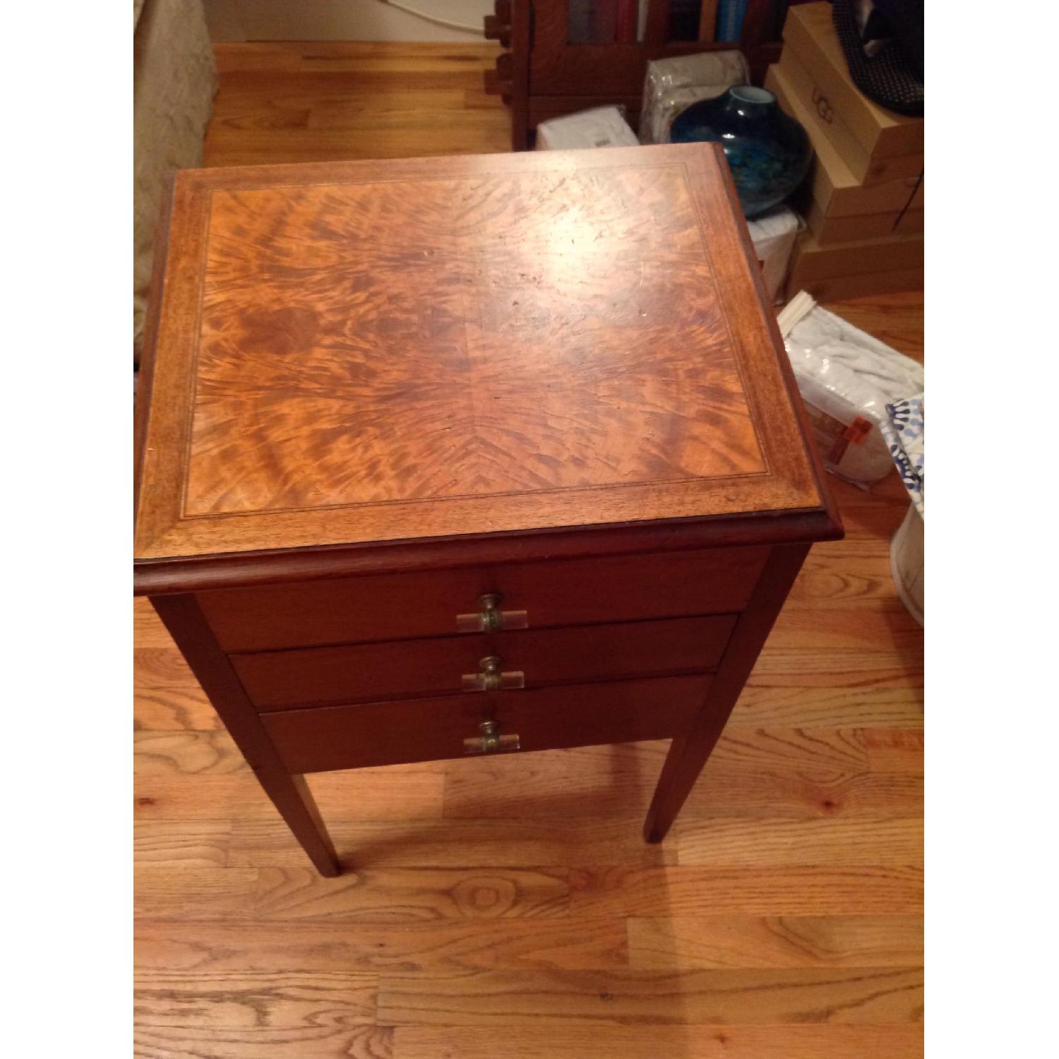 Antique Side Table Aptdeco