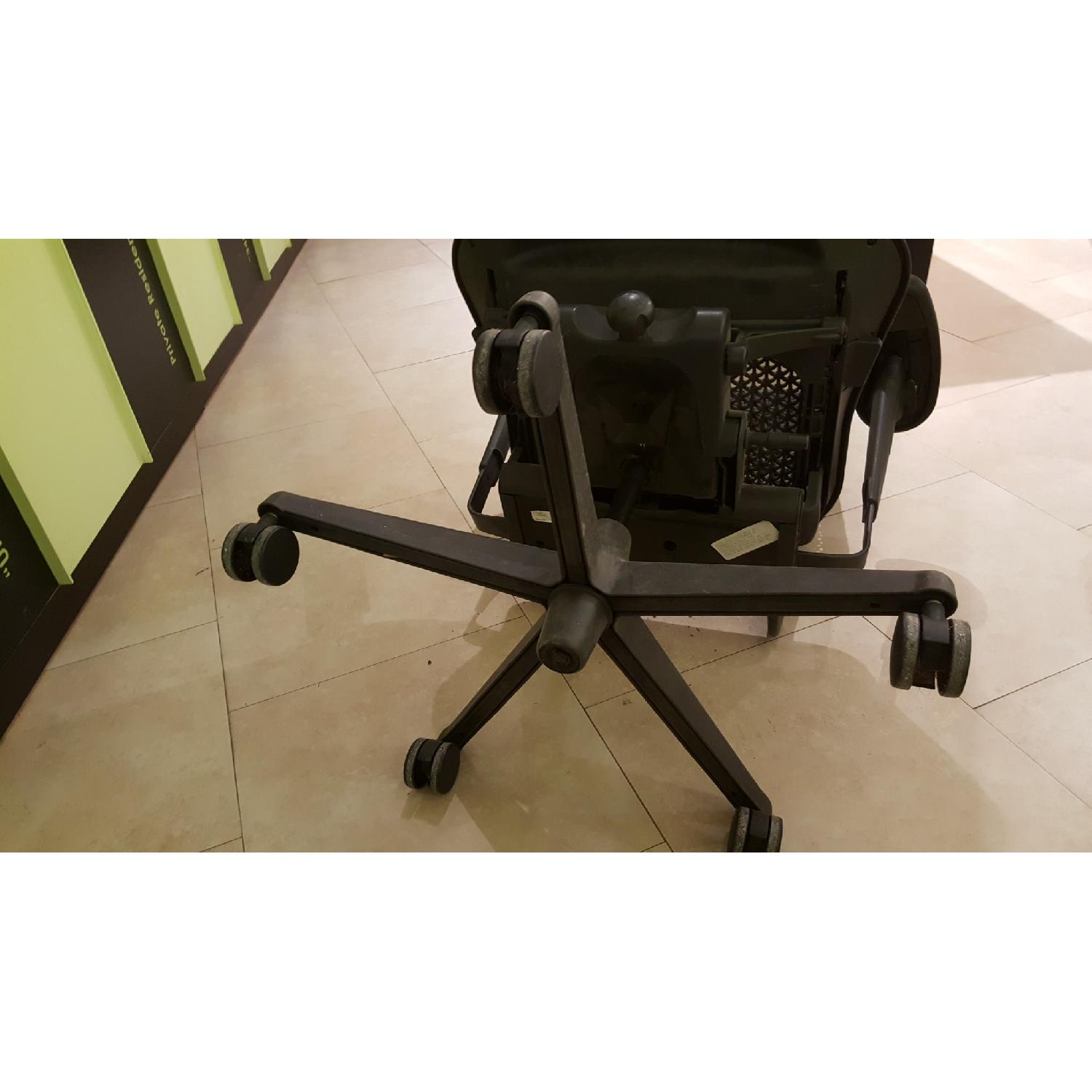 Herman Miller Office Chairs w/ Armrest - image-6
