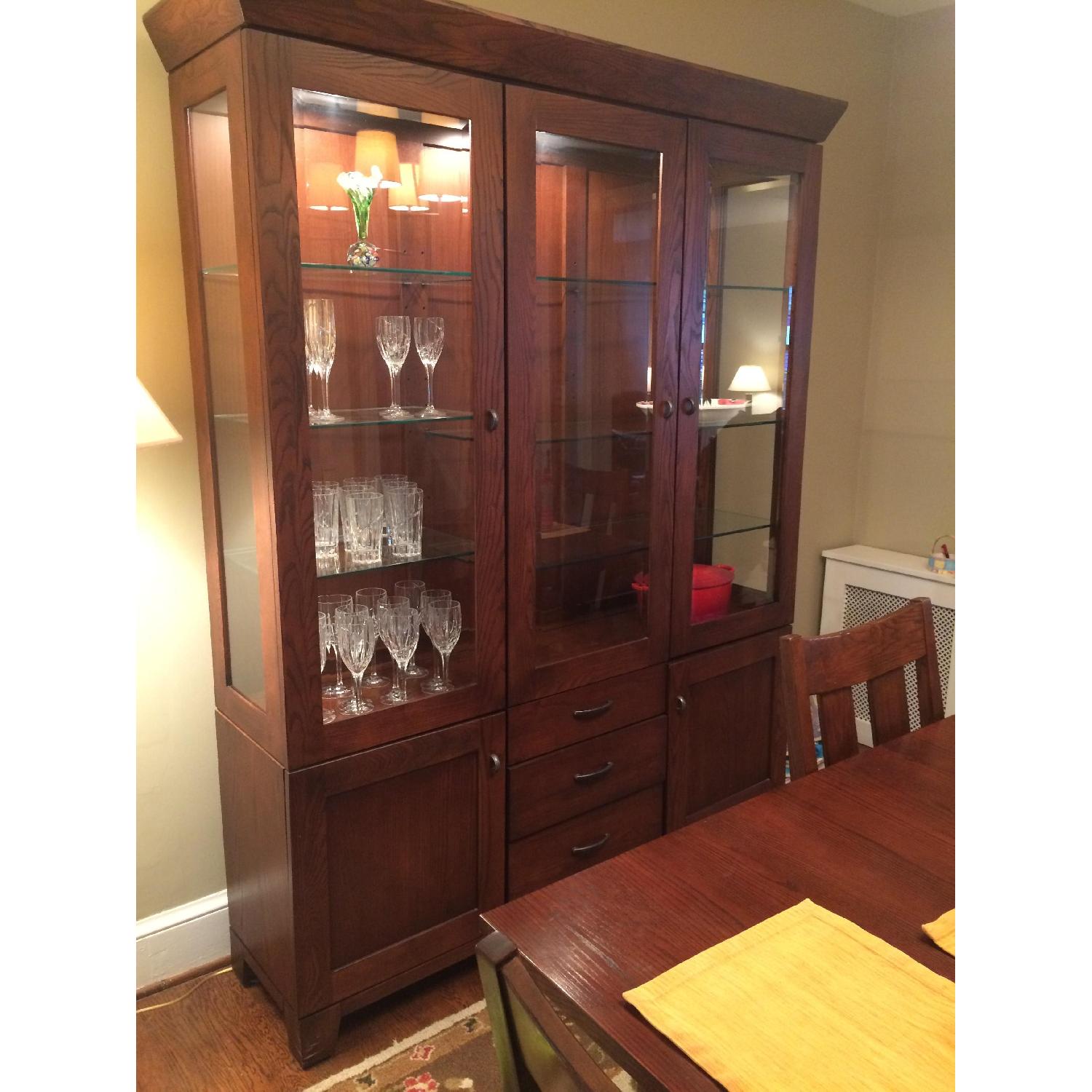 Ethan Allen Modern Shaker Dining Room Table w/ 8 Chairs + China