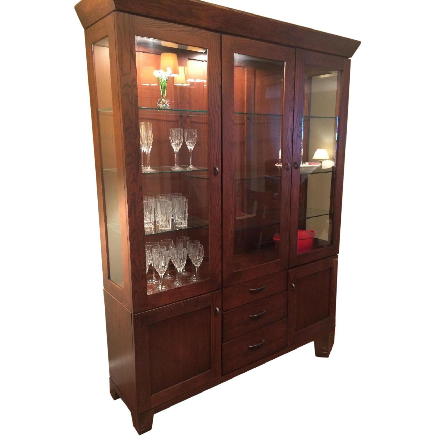 Ethan Allen Modern Shaker Dining Room Table w/ 8 Chairs + China Cabinet - image-4