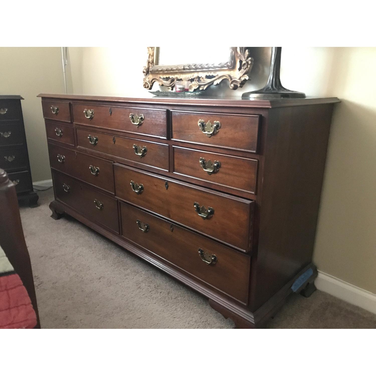 5 Piece Craftique Mahogany Bedroom Set - image-1