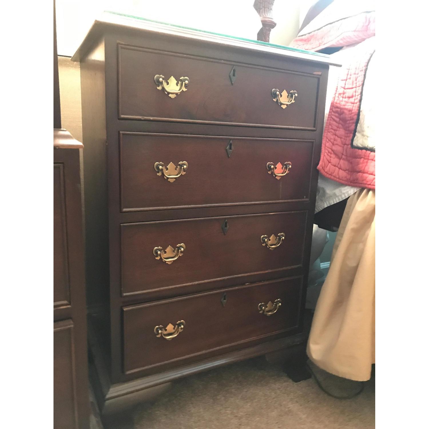 5 Piece Craftique Mahogany Bedroom Set - image-2