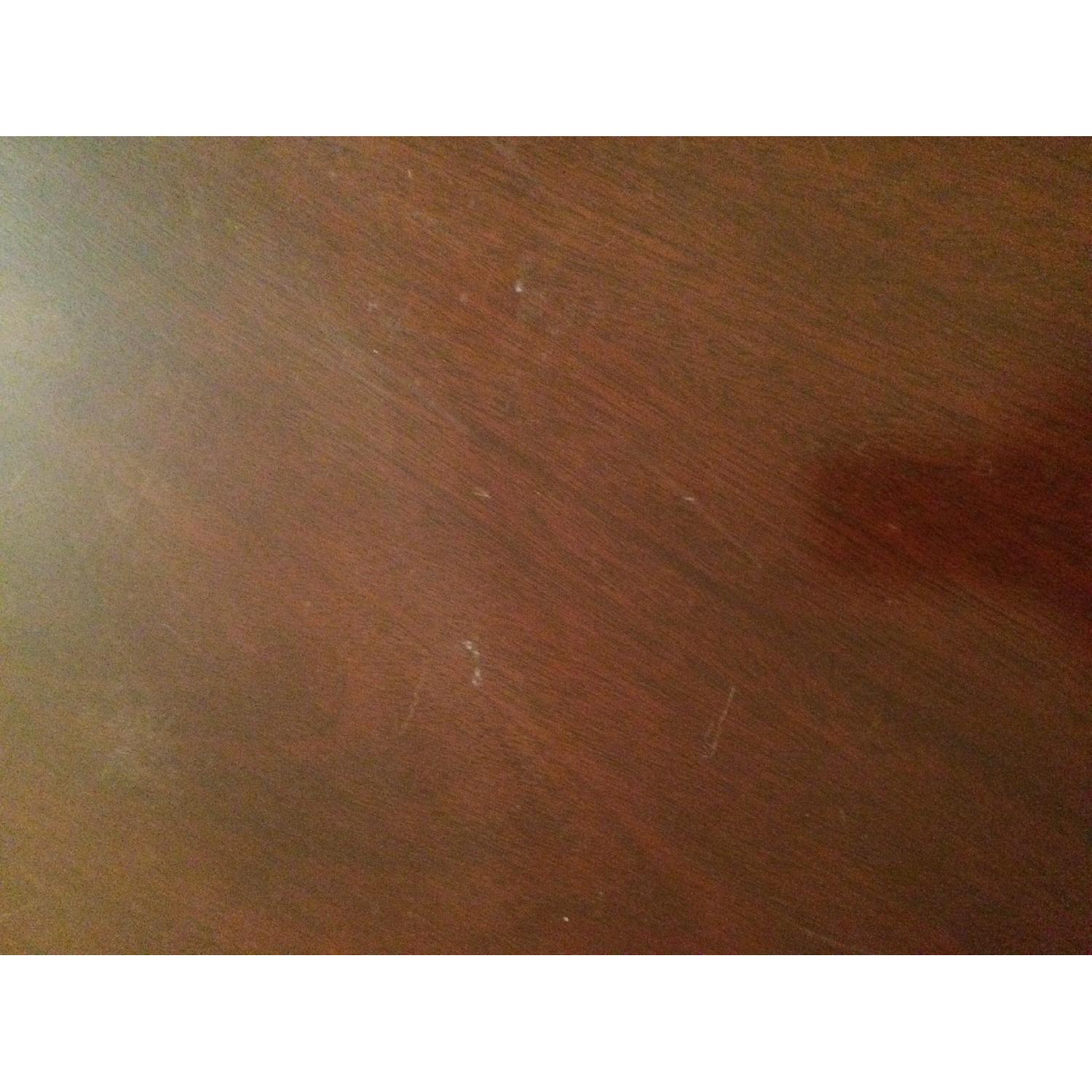 Ethan Allen Queen Anne Dining Room Table w/ 6 Parrot Chairs - image-2