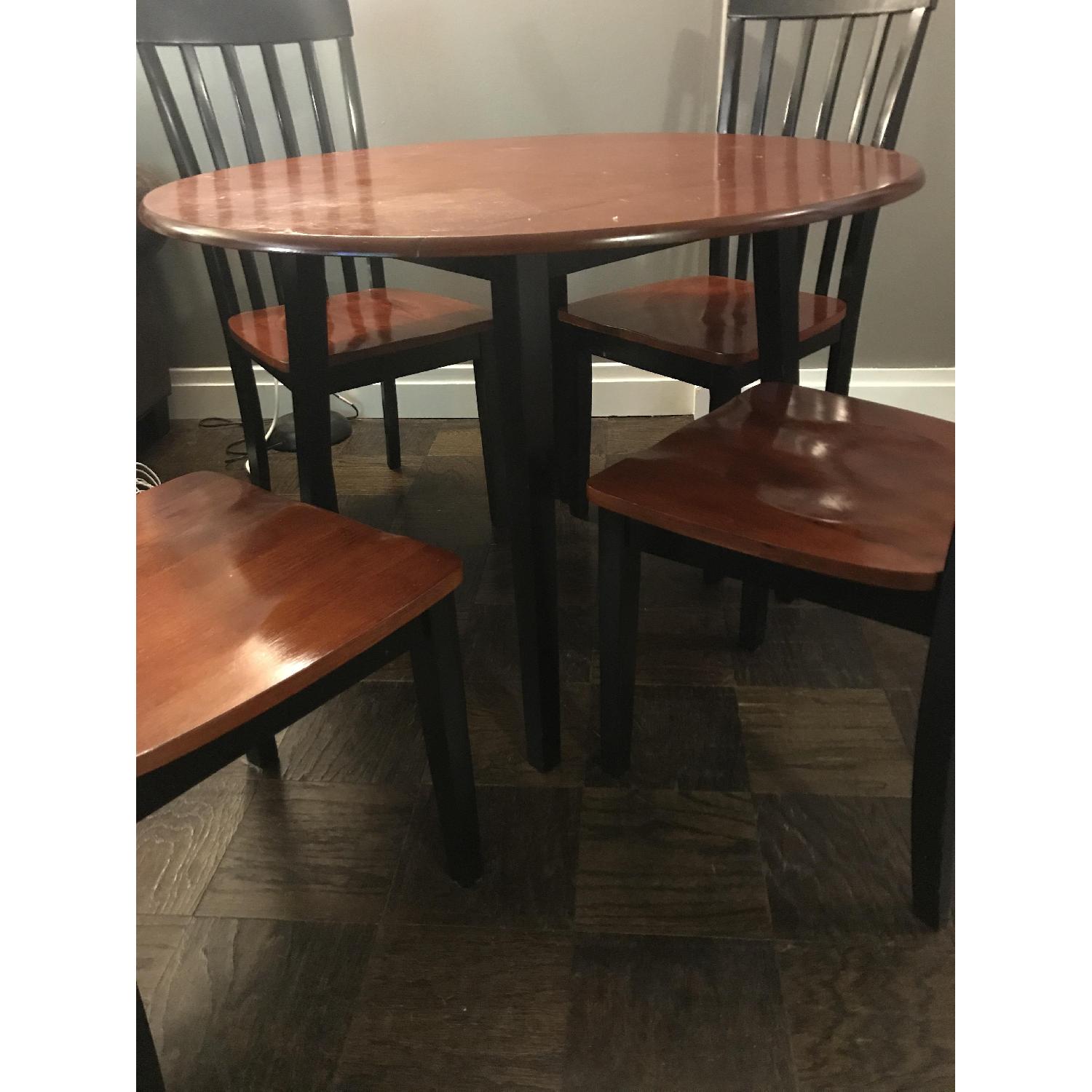 Bob's Round Dining Table w/ 4 Chairs AptDeco