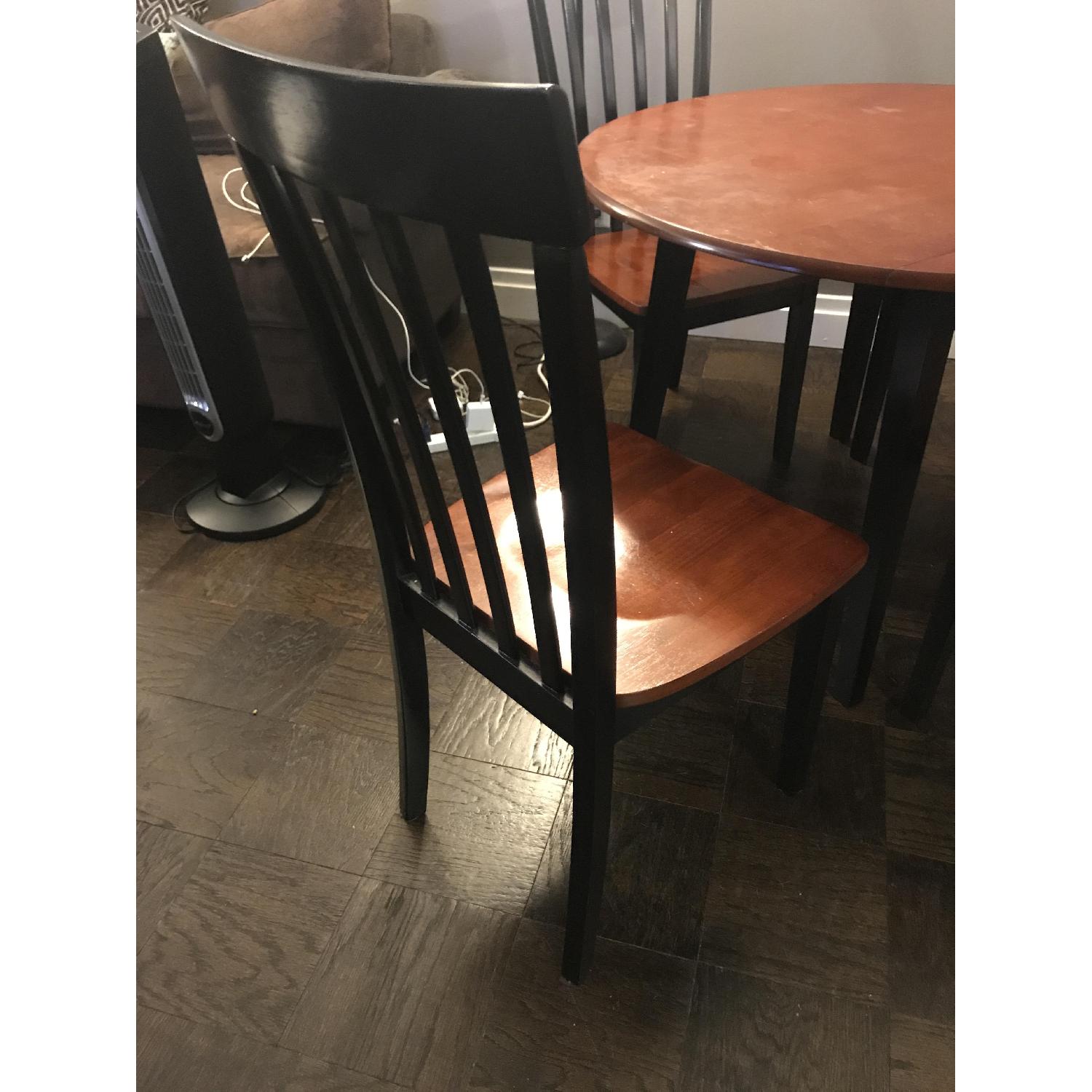 Bob's Round Dining Table w/ 4 Chairs AptDeco