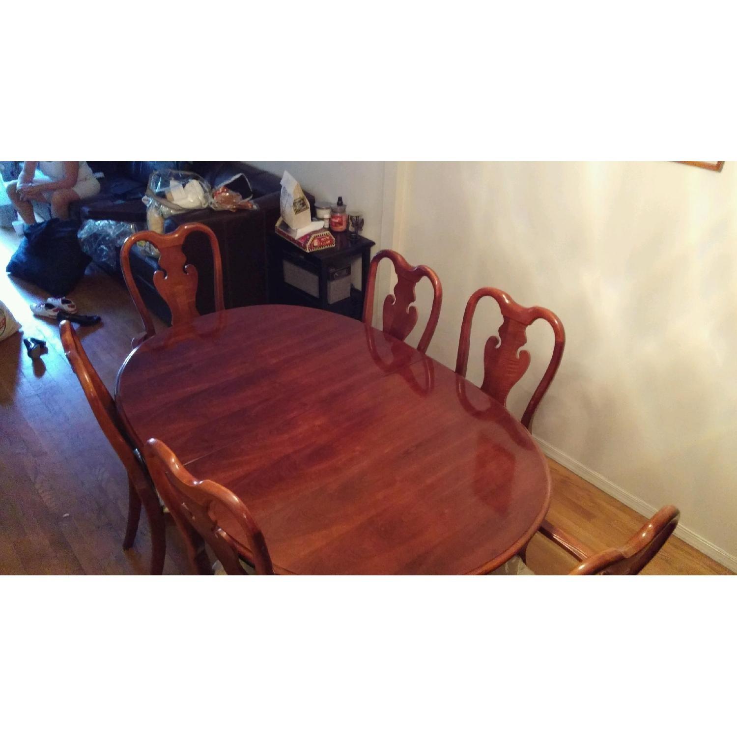 American Drew Expandable Dining Table w/ 6 Chairs - AptDeco