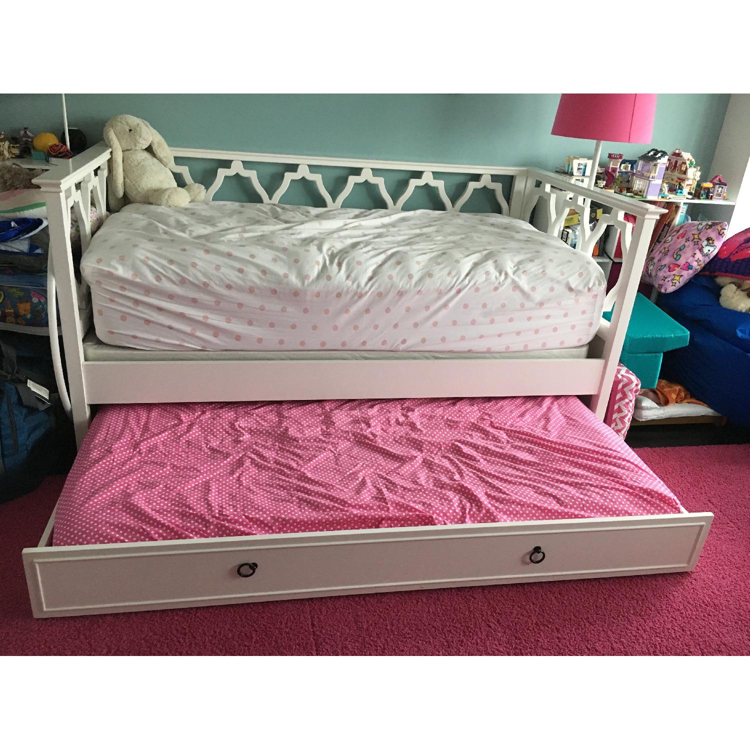 Pottery Barn Elsie Daybed w/ Trundle AptDeco