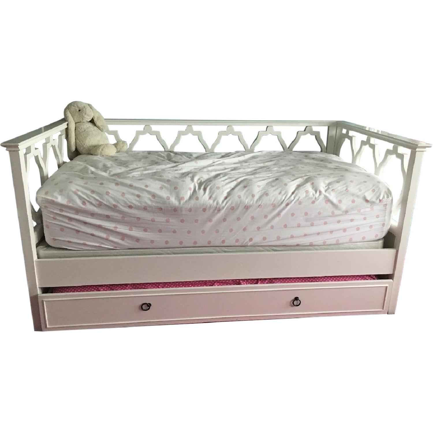 Pottery Barn Elsie Daybed w/ Trundle AptDeco