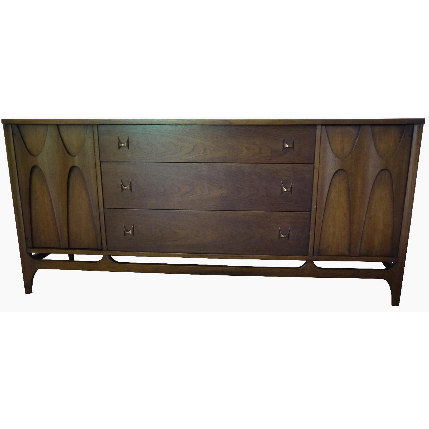 Broyhill Brasilia Premium Credenza - image-0