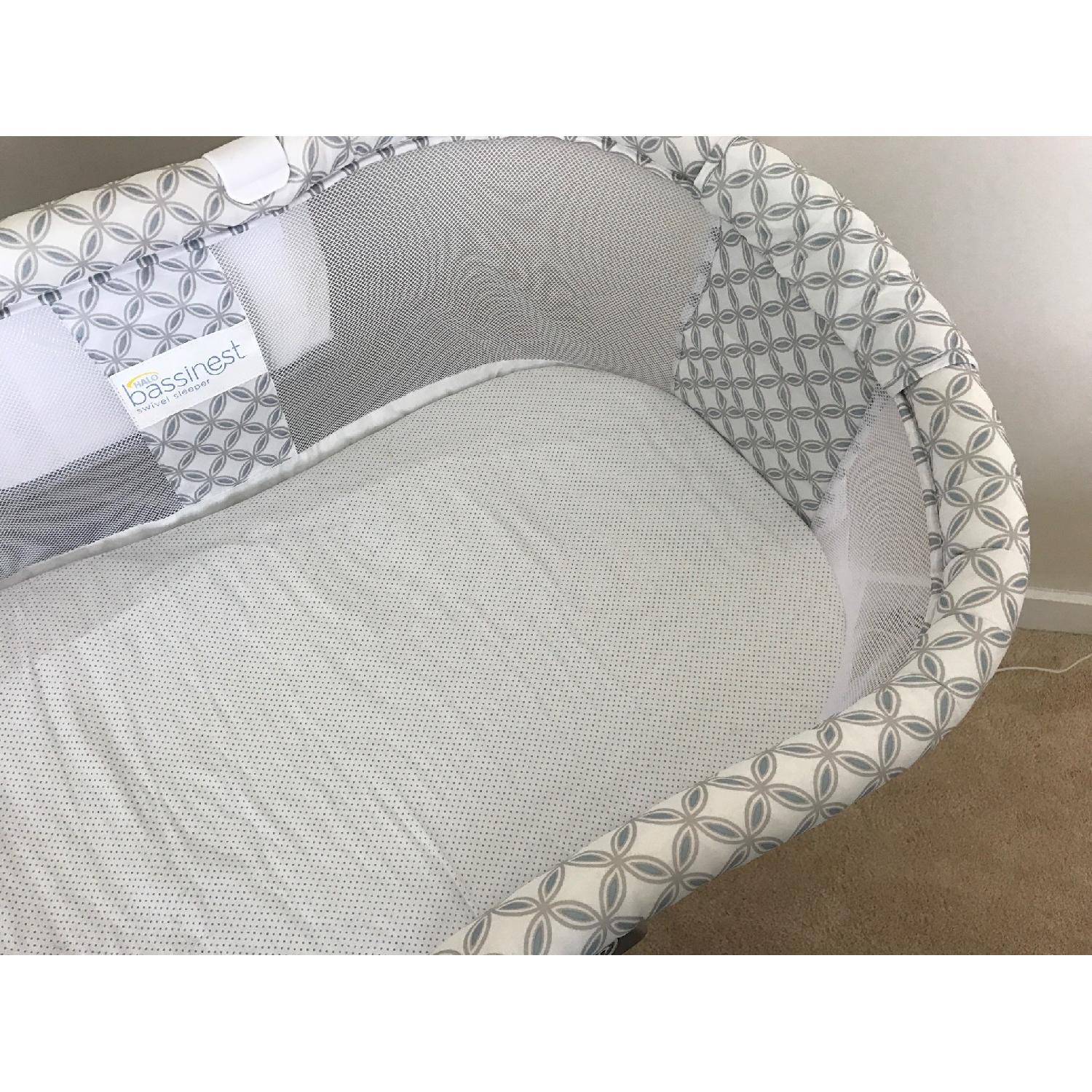 Halo Bassinest Swivel Sleeper - image-3