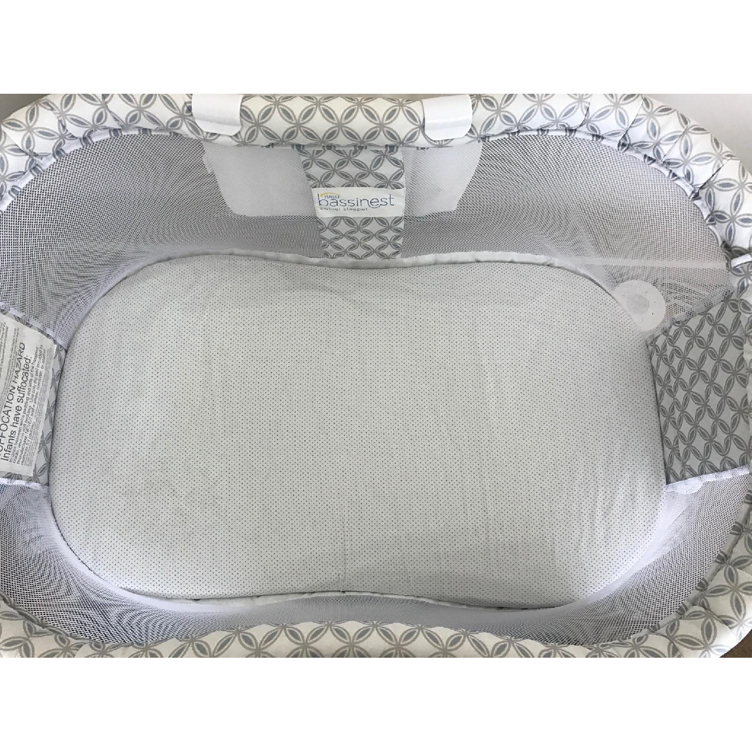 Halo Bassinest Swivel Sleeper - image-4