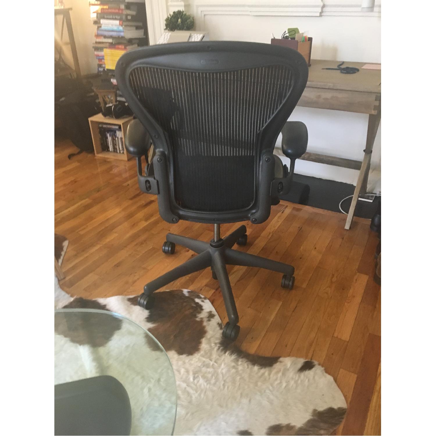 Herman Miller Aeron Chair - image-4